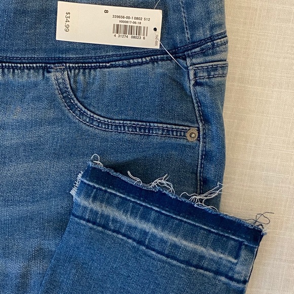 Old Navy Women’s Jeans - Picture 6 of 6